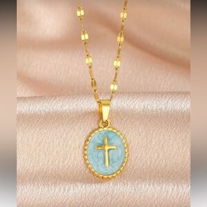 Cross Pendant Necklace Q101